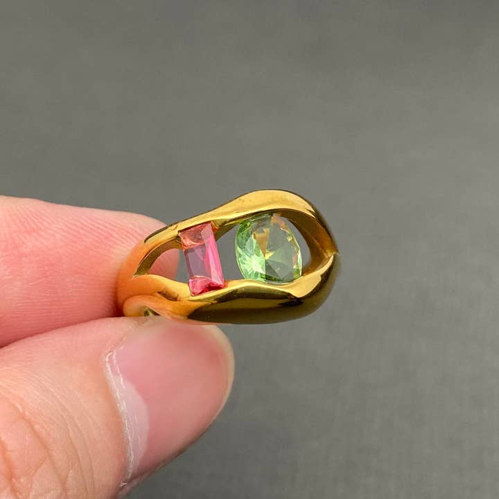 Mio Queena - Wholesale Multi-Stone Ring - Colored Zircon Inlaid Hollow 18K Gold Plated SS Ring - FGS2