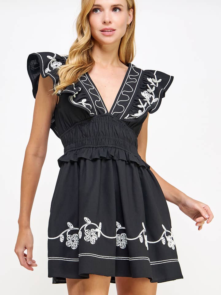 Minikleid aus Leinen mit Stickerei und Rüschen für den Großhandel von Strut & Bolt