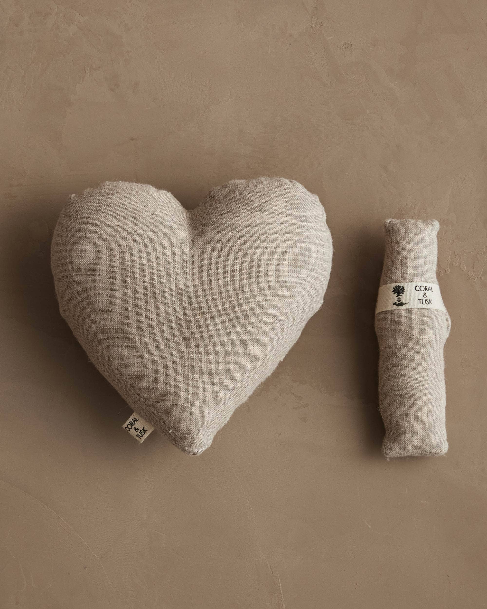 Coral & Tusk – wholesale Decorative tabletop object – Fox Heart Pocket Valentine3