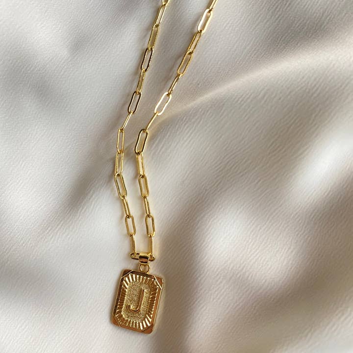 mila + stevie - Wholesale Pendant/Charm Necklace - Lucy Letter Plate Necklace