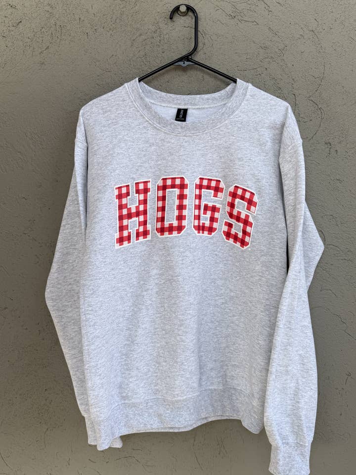 Röd Gingham Hogs Sweatshirt för wholesale av Southern Trend Clothing - Arkansas Razorbacks