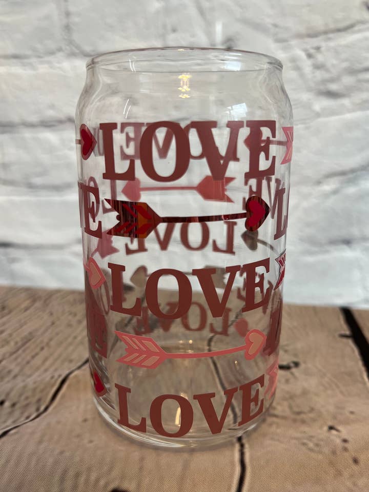 Love arrow bierblikje glas voor wholesale door Olivia Reagan Designs