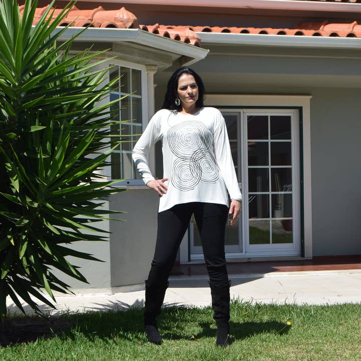 Torster & Ribeiro, Lda - CurvyShion – wholesale Tunika - Dam – Handmålad plusstor långärmad tunika EDVINA – storlekar L till 6XL9