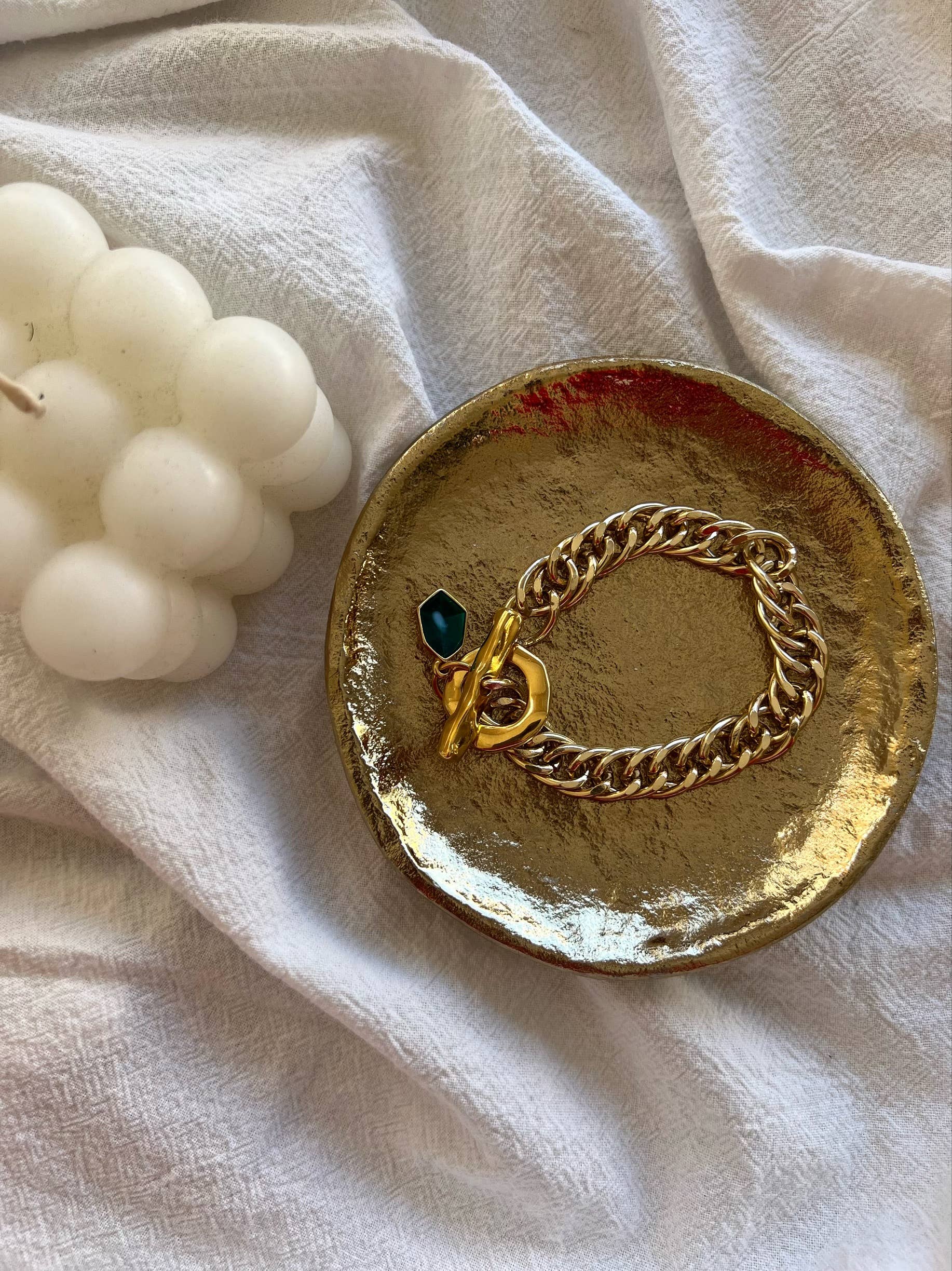 Christina Christi - Vendita all'ingrosso Braccialetto con ciondolo/pendente - Bracciale a catena chunky dorata con pietra verde smaltata4