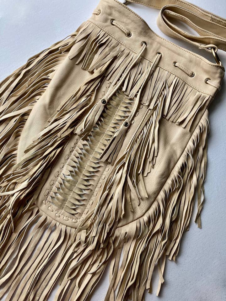 Grand sac à bandoulière surdimensionné en cuir à franges pour la vente par FiveNine Leather