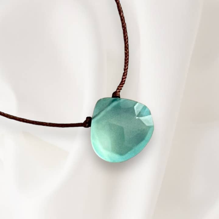 Corazón de calcedonia en forma de gota sobre cuerda HARMONY - BALANCE - CREATIVIT para venta al por mayor de Pink Moon by Tabitha