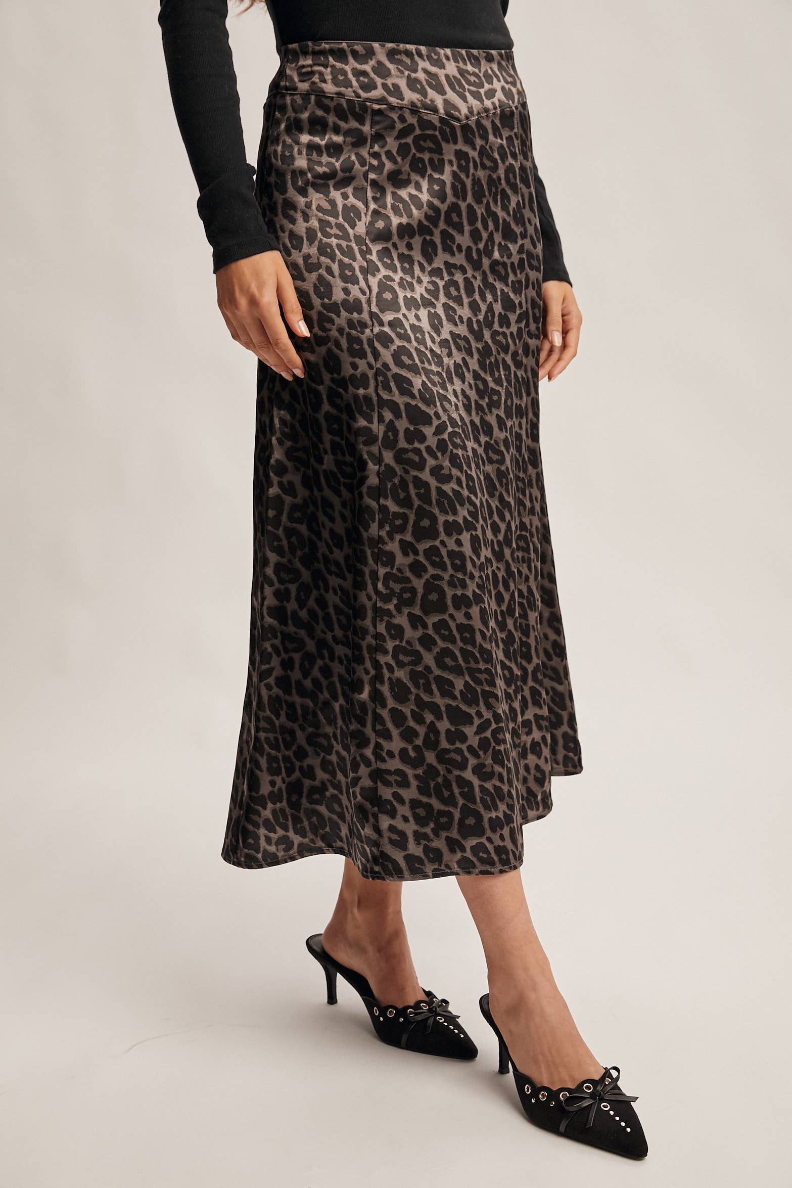 Forte – Saia - Mulher por atacado – Saia Midi de Cetim com Estampa de Leopardo FSK000712