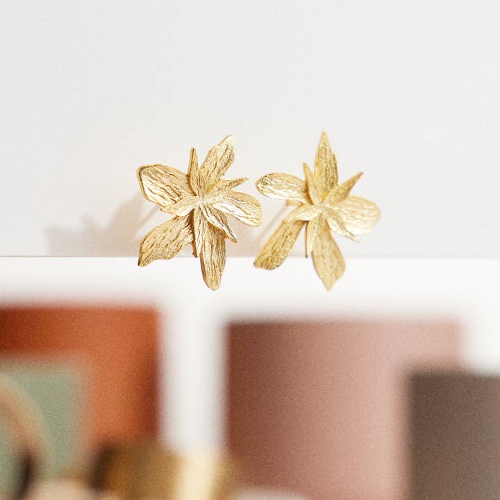 Gold Lily Flower Stud Earrings – Textured Floral Jewelry for wholesale on Faire