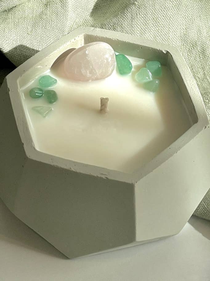 Vela de cemento Crystal + Aroma Therapy HEART CHAKRA para venta al por mayor de Need it Right MEOW