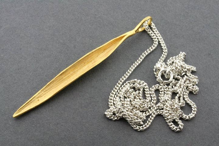 Makers & Providers - Wholesale Pendant/charm necklace - Long tea leaf pendant - gold on 55cm silver chain1