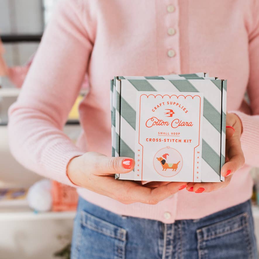 Cotton Clara Craft Kits & Supplies – Engroshandel DIY-sysæt – Jul Gravhund Korssting Kit2