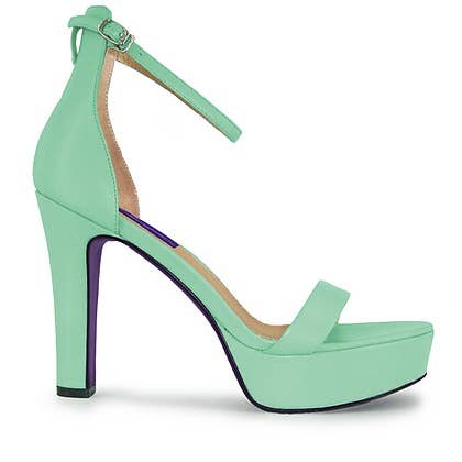 Megan L. per la vendita all'ingrosso da parte di Aubergine