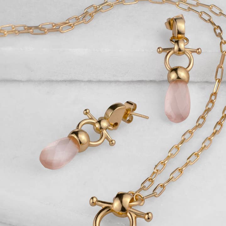 URBAN-EQUESTRIAN - Wholesale Dangle Earrings - Droplette - Rose Quartz Horse Bit Equestrian Earring in Gold1