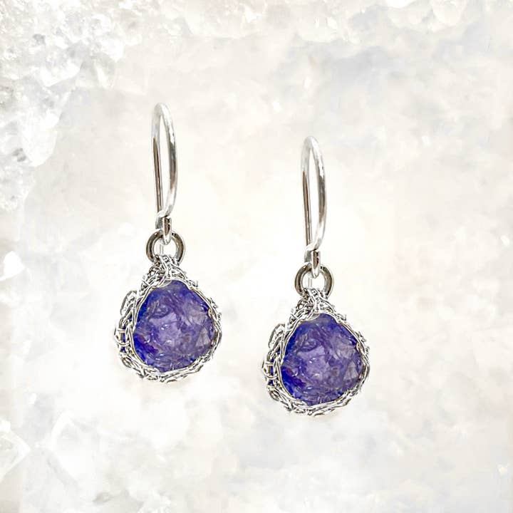 Boucles d'oreilles en forme de larme en tanzanite en argent pour la vente par Arivka Jewelry