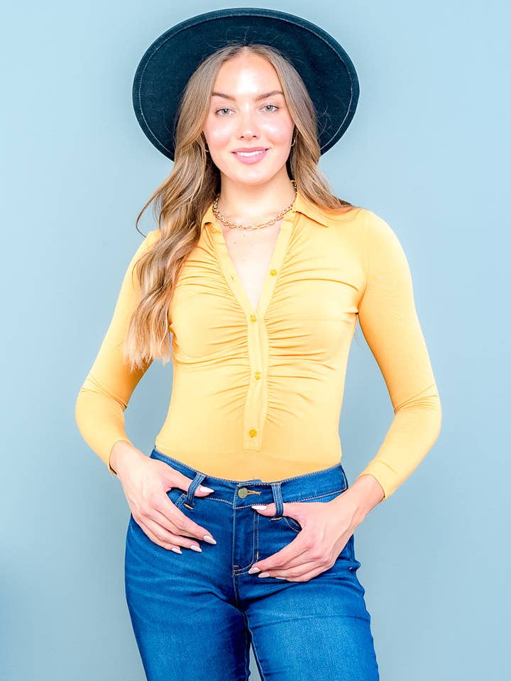 Body boutonné froncé à manches longues avec col cranté (Q1PP17K0T0A) pour la vente par Wholesale Fashion Couture