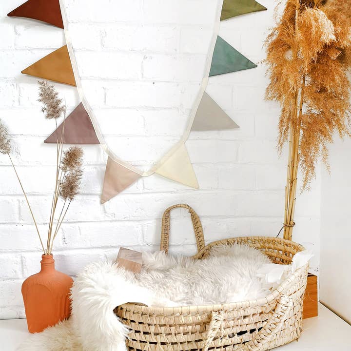 Ghirlanda in tessuto per feste e decorazioni per la vendita all'ingrosso da parte di The Butter Flying