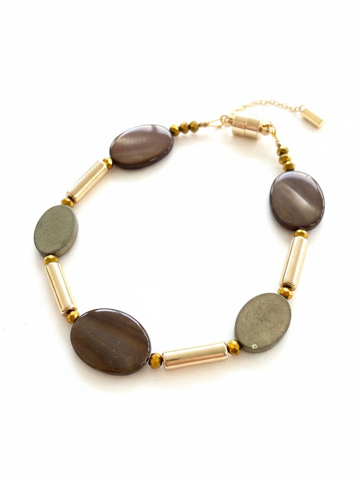 BDLB09 - Shell and Hematite magnetic bracelet for wholesale by Gist Jewellery
