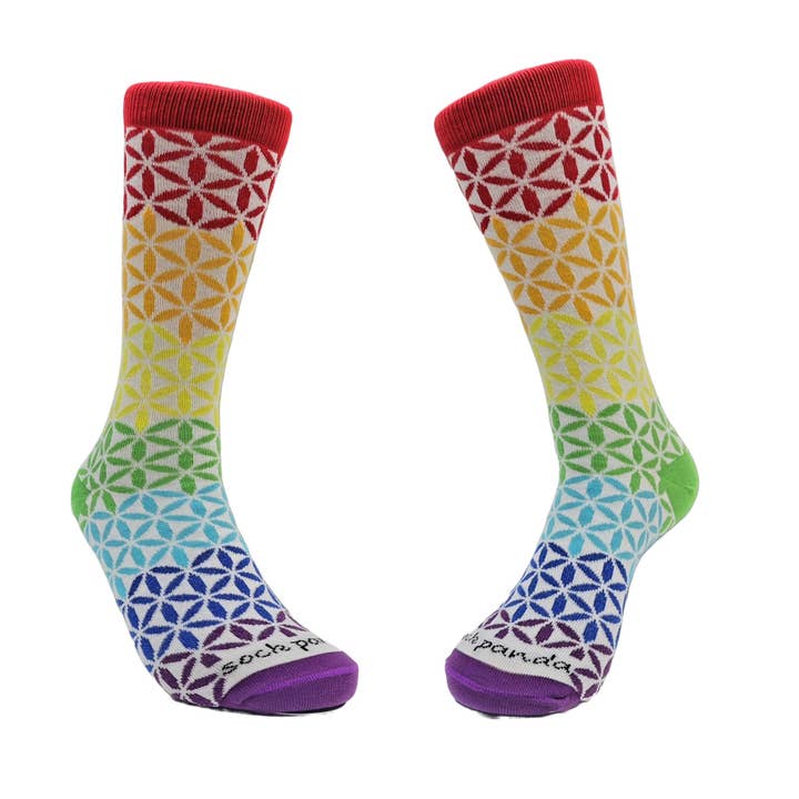 Chaussettes à motif de fleurs arc-en-ciel de Sock Panda (Taille adulte moyenne - Pointures femmes 35-41) pour la vente par Sock Panda
