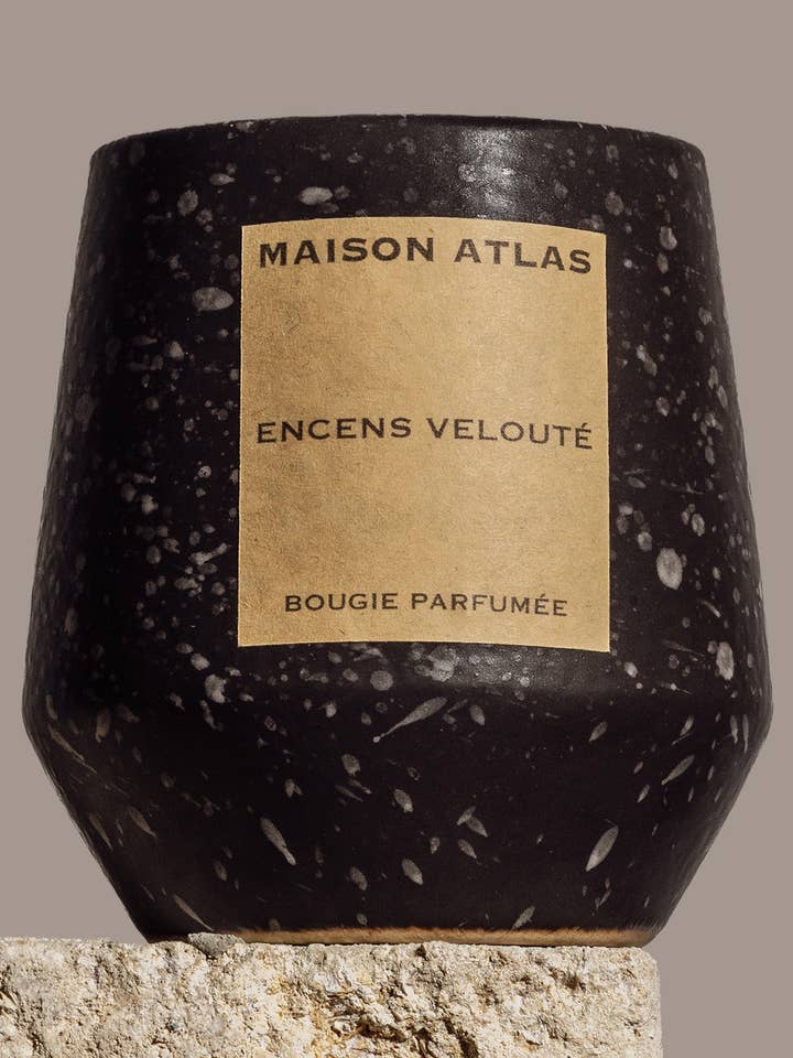 Duftlys i håndlavet keramikkrukke – Encens Velouté for engroshandel hos MAISON ATLAS