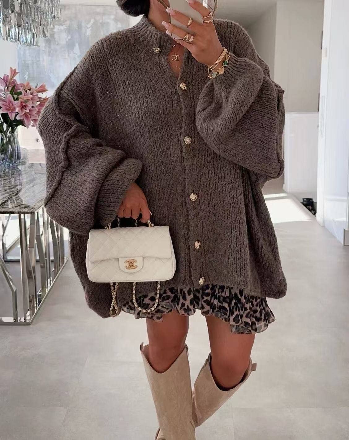 ESTEE BROWN - Vente Cardigan – femme - Gilet en laine avec boutons dorées - 102615