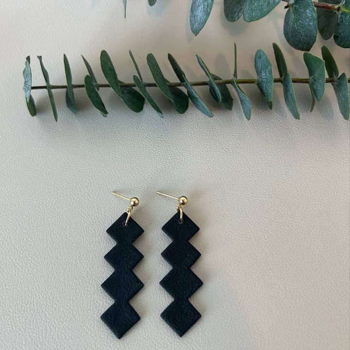 lucylola - Wholesale Dangle Earrings - The Ziggy - Black1