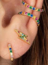 Pendientes de perno de rayo con circonita cúbica en plata de ley 925 for wholesale by Trium Jewelry