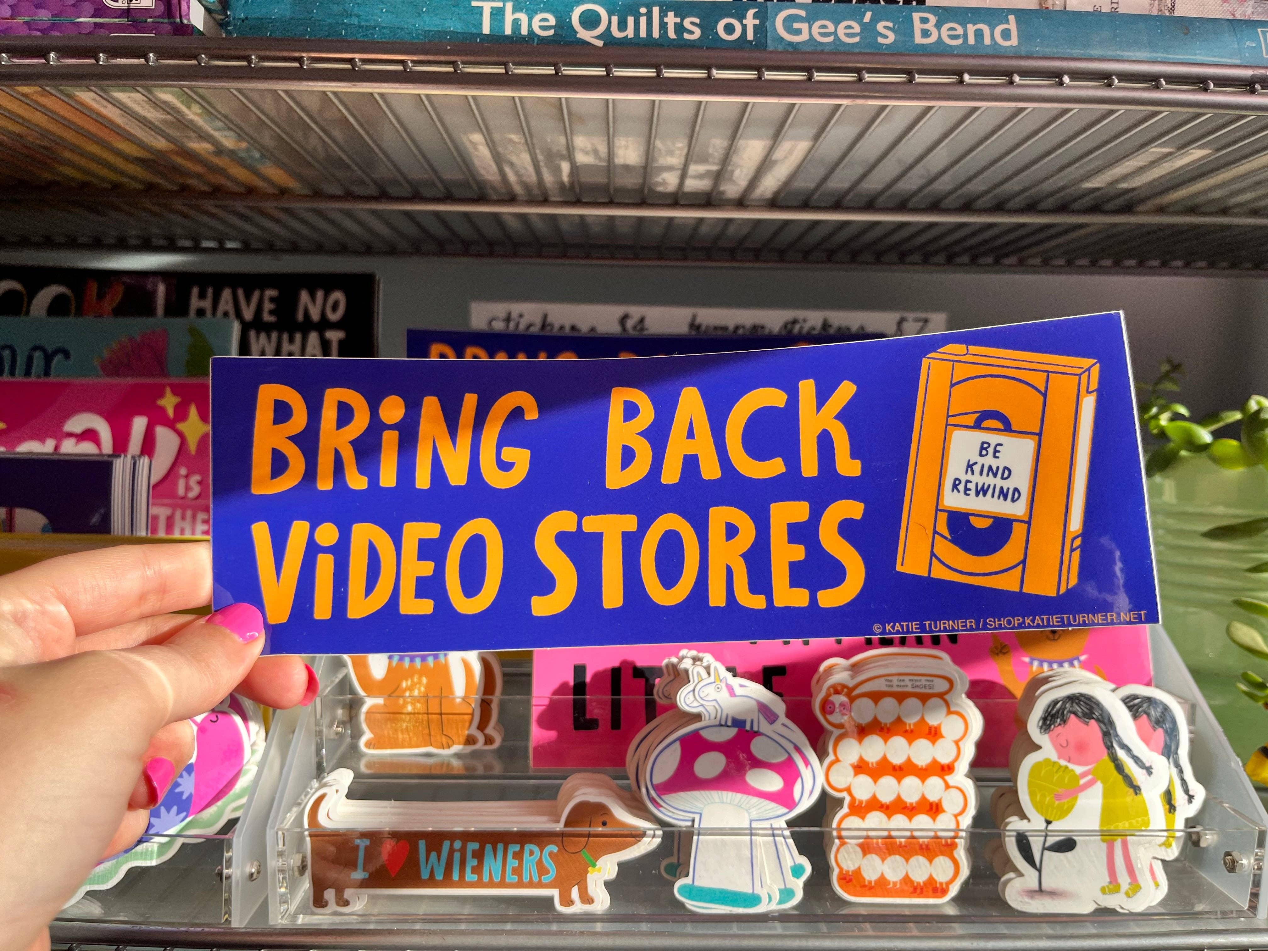 Katie Turner Illustration - Vente Autocollant - Autocollant en vinyle Bring Back Video Stores1