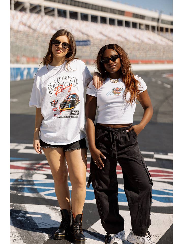 Girl Tribe Co – Großhandel T-Shirt mit Siebdruck – Damen – NASCAR 90er Jahre Racing Baby T-Shirt6