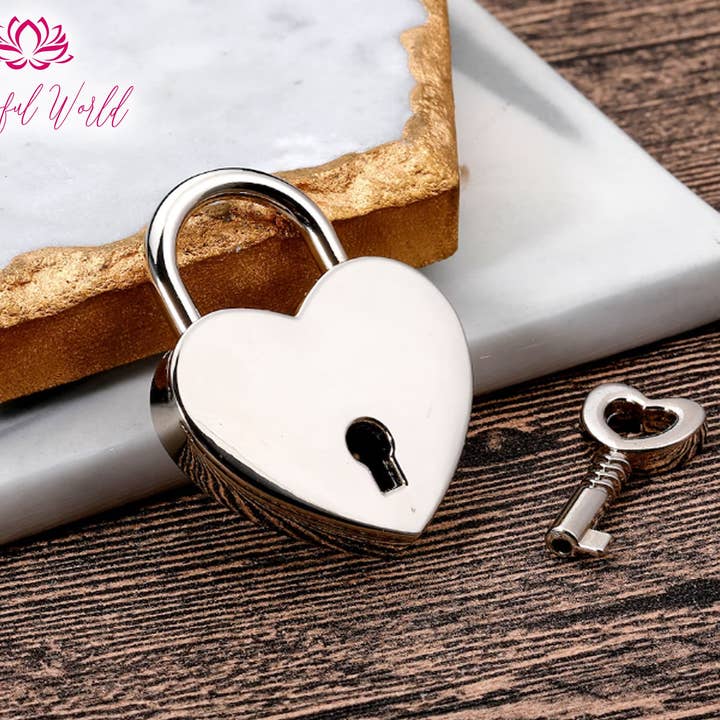 The Blissful - Wholesale Fopcadeautje/hebbedingetje - Twee jaar opgesloten in Love Lock Gepersonaliseerd liefdesslot
