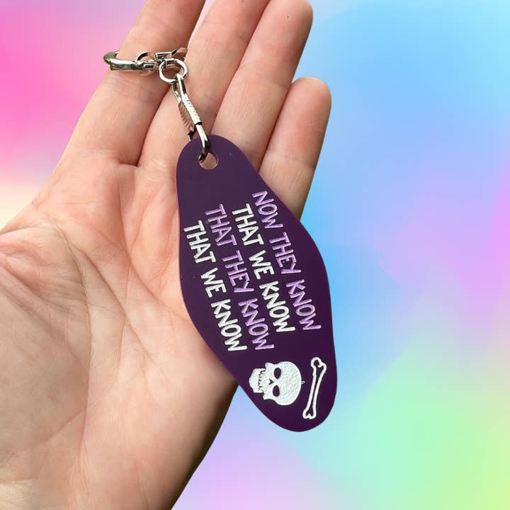 The Burbs Zitat Jetzt wissen sie, dass wir wissen, dass sie wissen, dass wir Keychain kennen für den Großhandel von The Foxy Hipster