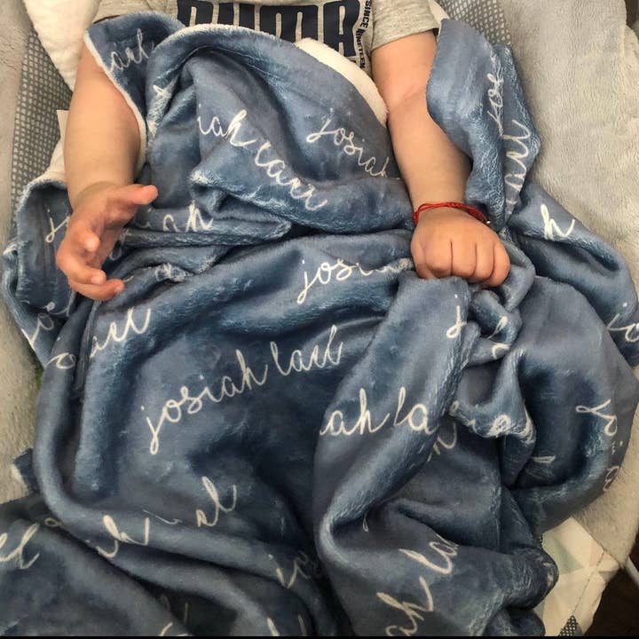 Danazyne – Engroshandel Sengetæppe - Børn og baby – Personligt gentaget navn plys minky tæppe1