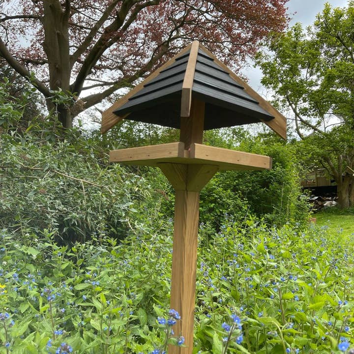 Green Feathers – wholesale Bird feeder – Charcoal Roof Bird Table with Mounting Stake1