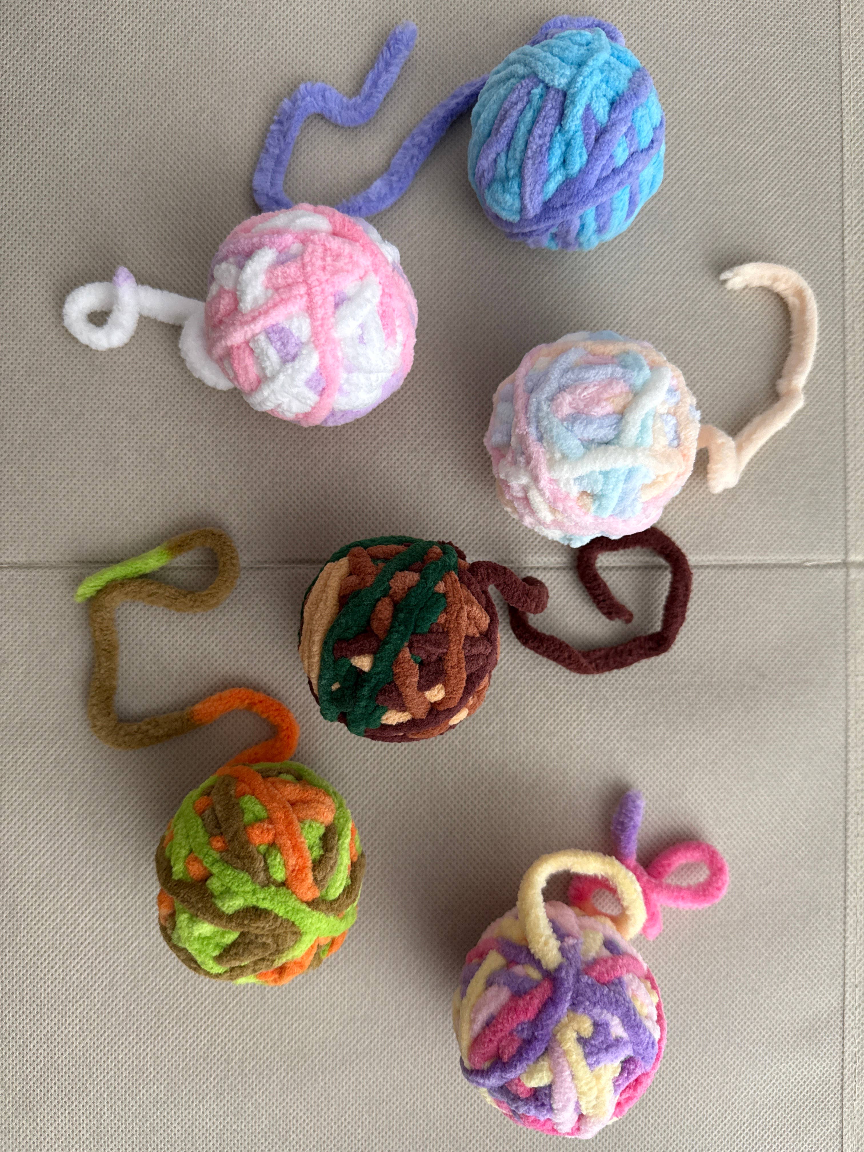 Toys N Treats Box - Wholesale Pet Toy - Cat - Kitty Cat Yarn Ball for Cats (M)4