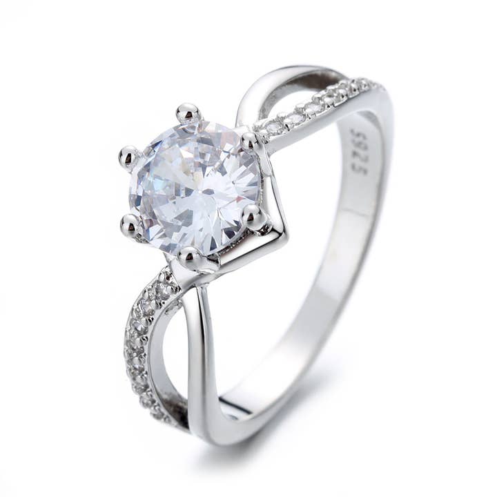 Bague de fiançailles en argent sterling avec cristaux pour la vente par Amy and Annette