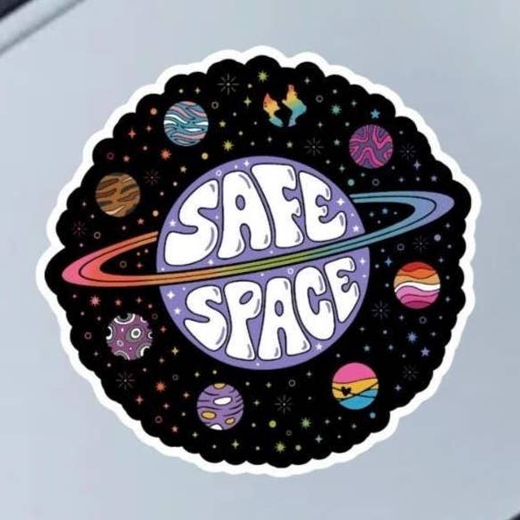 Fable and Flame Co. - Vente Autocollant - Autocollant en vinyle Safe Space Pride 2,5"0