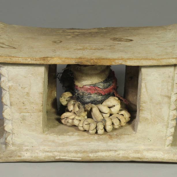 Lille gammel Ewe Spirit Skammel for engroshandel hos The Niger Bend