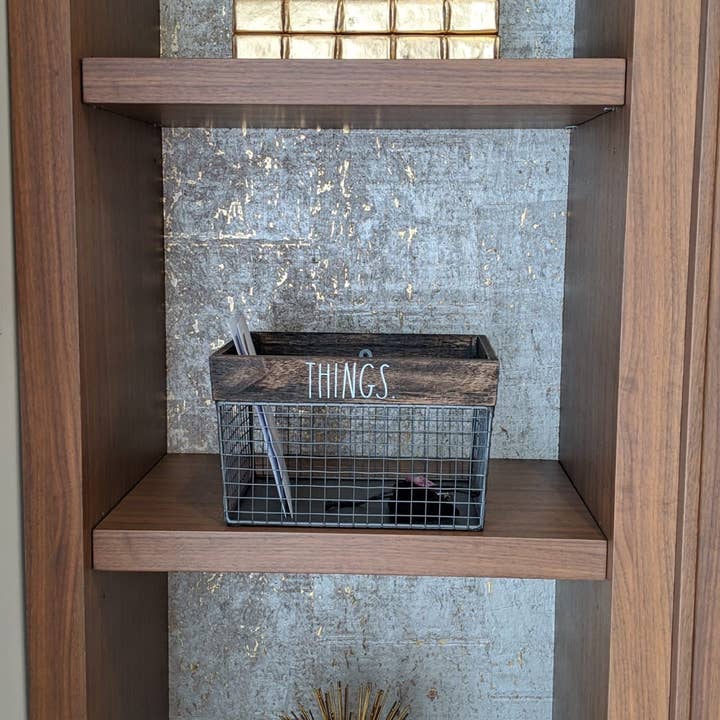 DesignStyles Home – Cesta por atacado – Cesto decorativo de armazenamento em metal e madeira « Things » Rae Dunn1