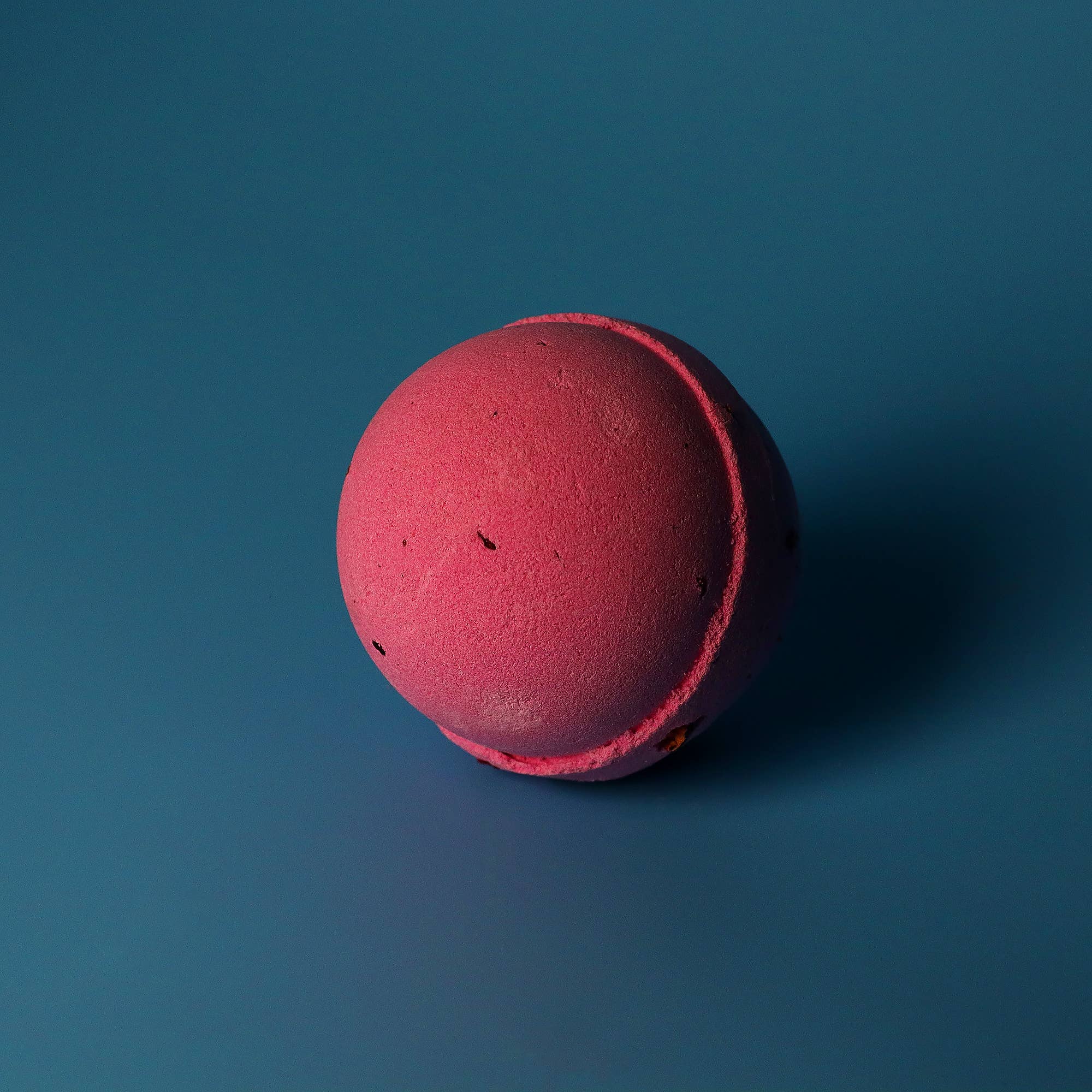 AW Aromatics Limited - Wholesale Bath Bomb/Fizz - White Label Rose & Petals Bath Bomb 180g1