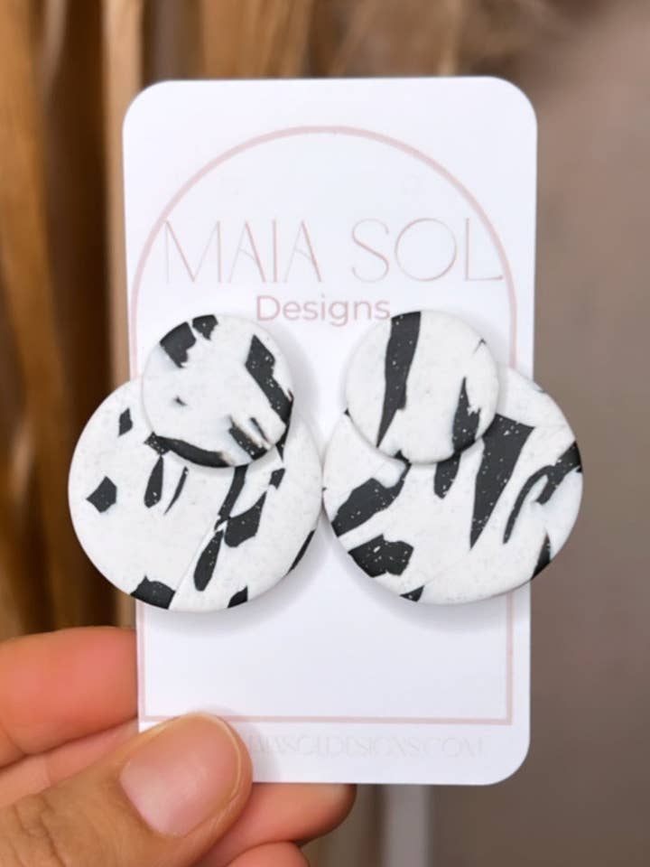 Grandes boucles d'oreilles à tige en forme de cercle superposé à pois pour la vente par Maia Sol Designs