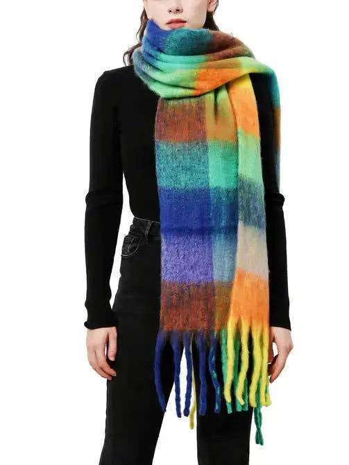 Écharpe Longue à Franges Fuzzy Colorée et Confortable JC023301 pour la vente par JC Sunny Fashion