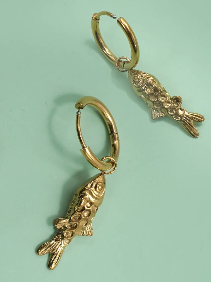 18K STAINLESS STEEL TARNISH FREE FISH EARRINGS | 40E395 for wholesale by JOSSLYN by wall to wall