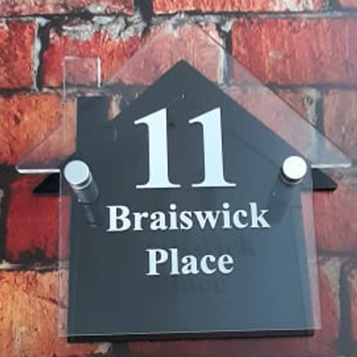 Acrylic House Plaques 3mm for wholesale by Acrylico