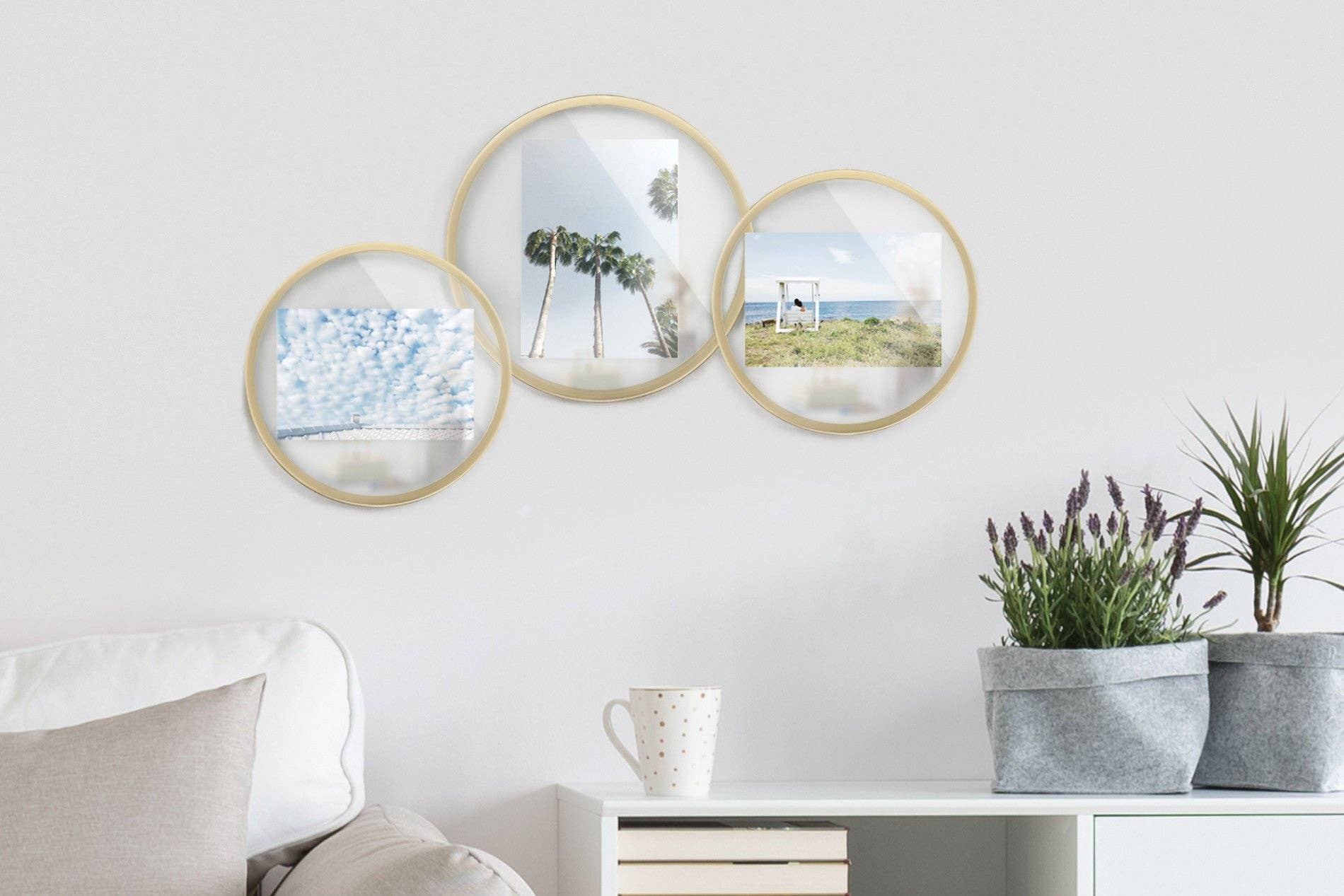 Black Infinity Floating Picture Frame for wholesale on Faire2