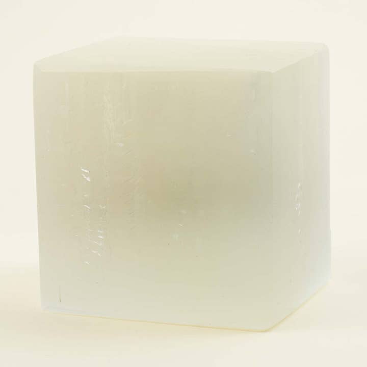 Grand cube de sélénite pour la vente par Eat.Read.Love.Inc.