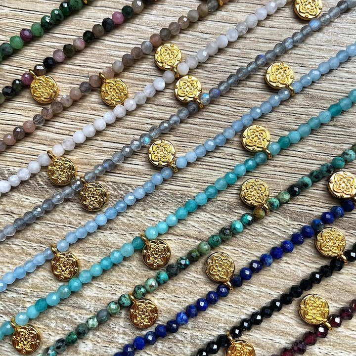 Collana medaglie pietre naturali Celeste per la vendita all'ingrosso da parte di YSIE