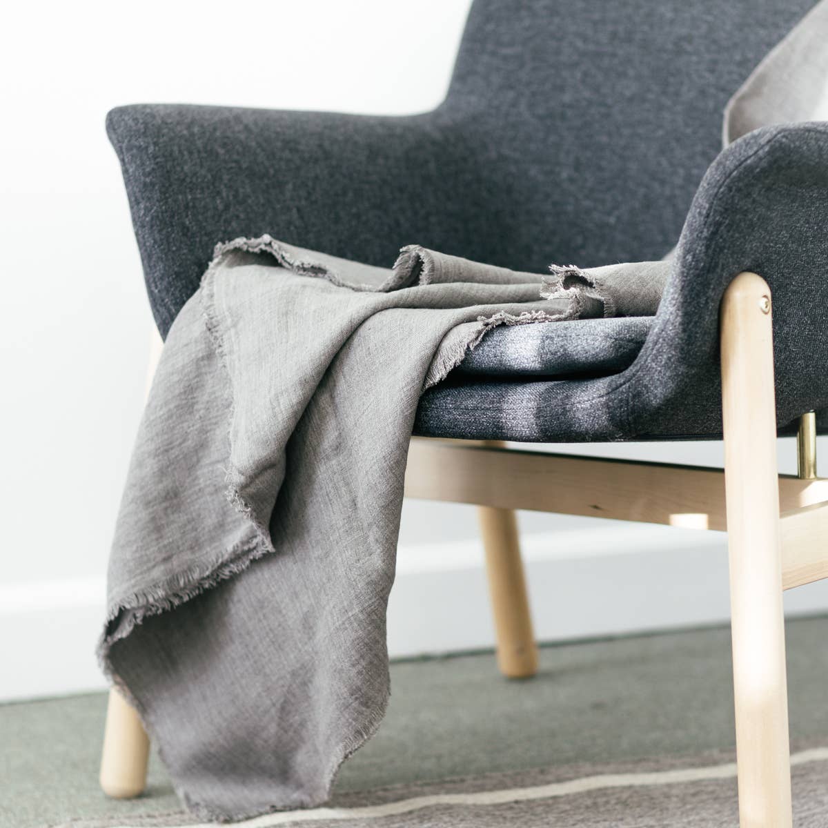 Creative Women - Wholesale Throw Blanket - Stone Washed Linen Throw Blanket3