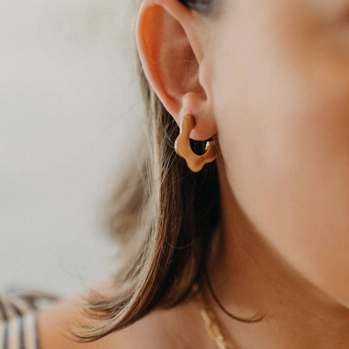 Océanne - Wholesale Hoop Earrings - Marguerite Brass Earrings