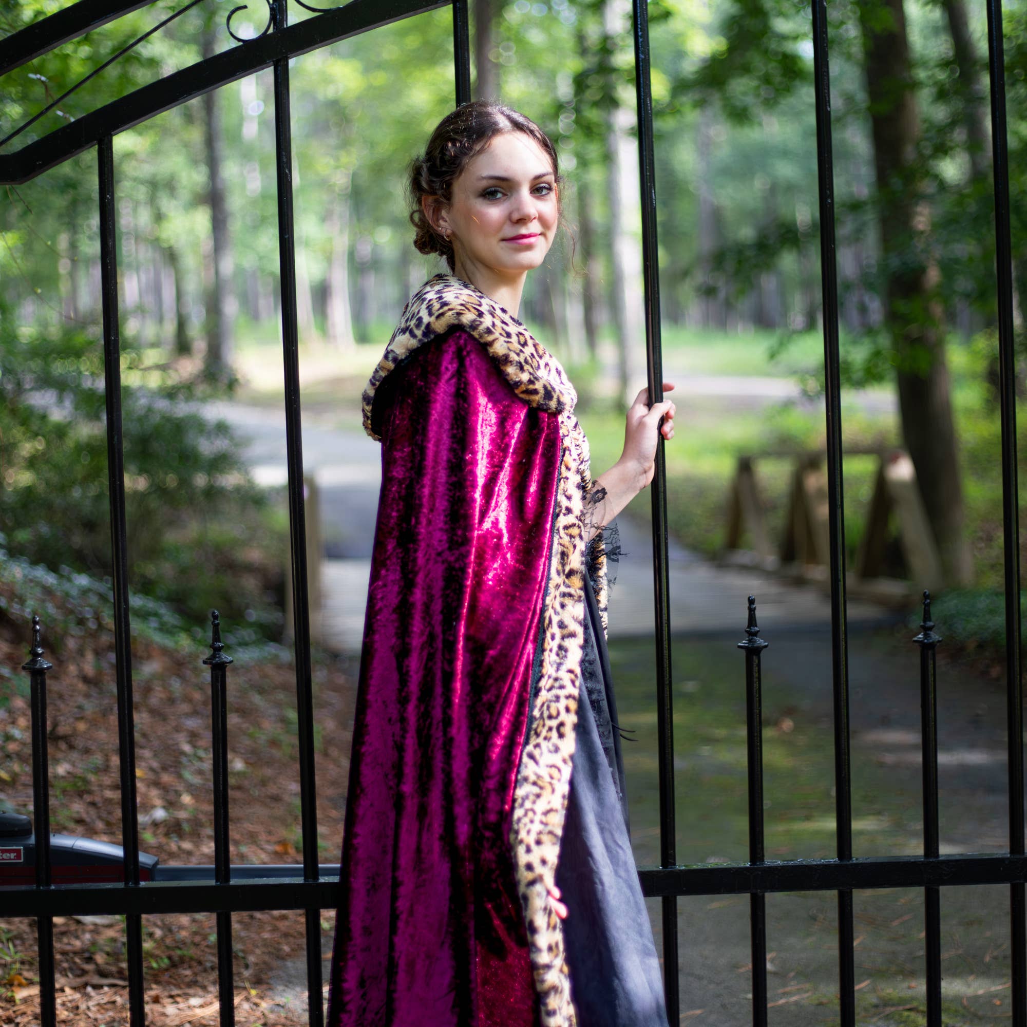 everfan – wholesale Dräkt - Vuxen – Vuxen Royal King Queen Cloak med plyschkant och metalllås3