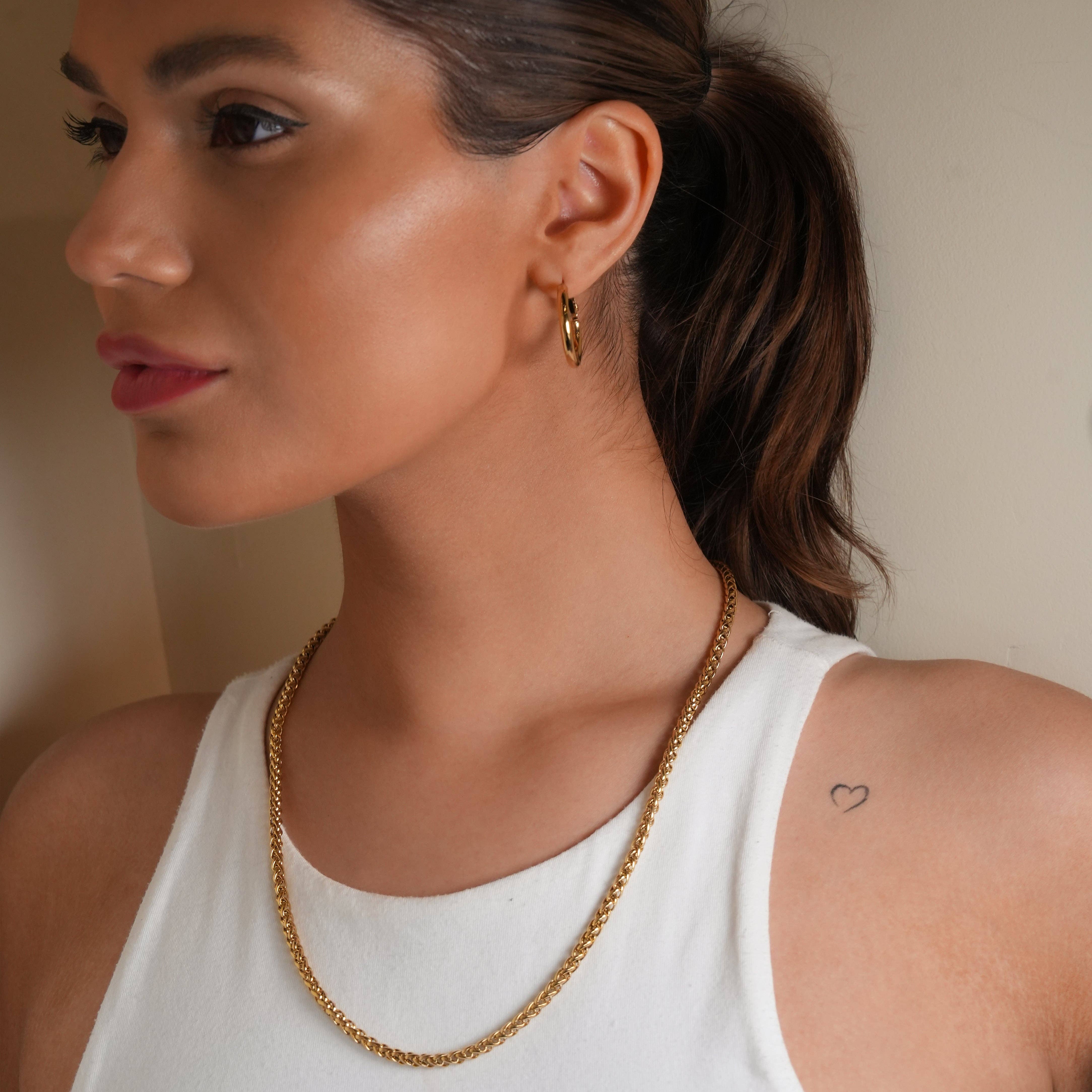 HACKNEY NINE - Vendita all'ingrosso Collane a catena e maglie - Stile ACTON: collana a catena bizantina di media larghezza in oro.10