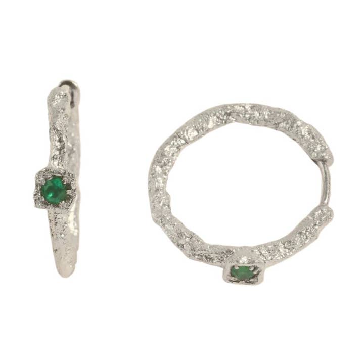 Boucles d'oreilles moyennes en argent avec branche de lichen en calcédoine pour la vente par Claire Hill Designs